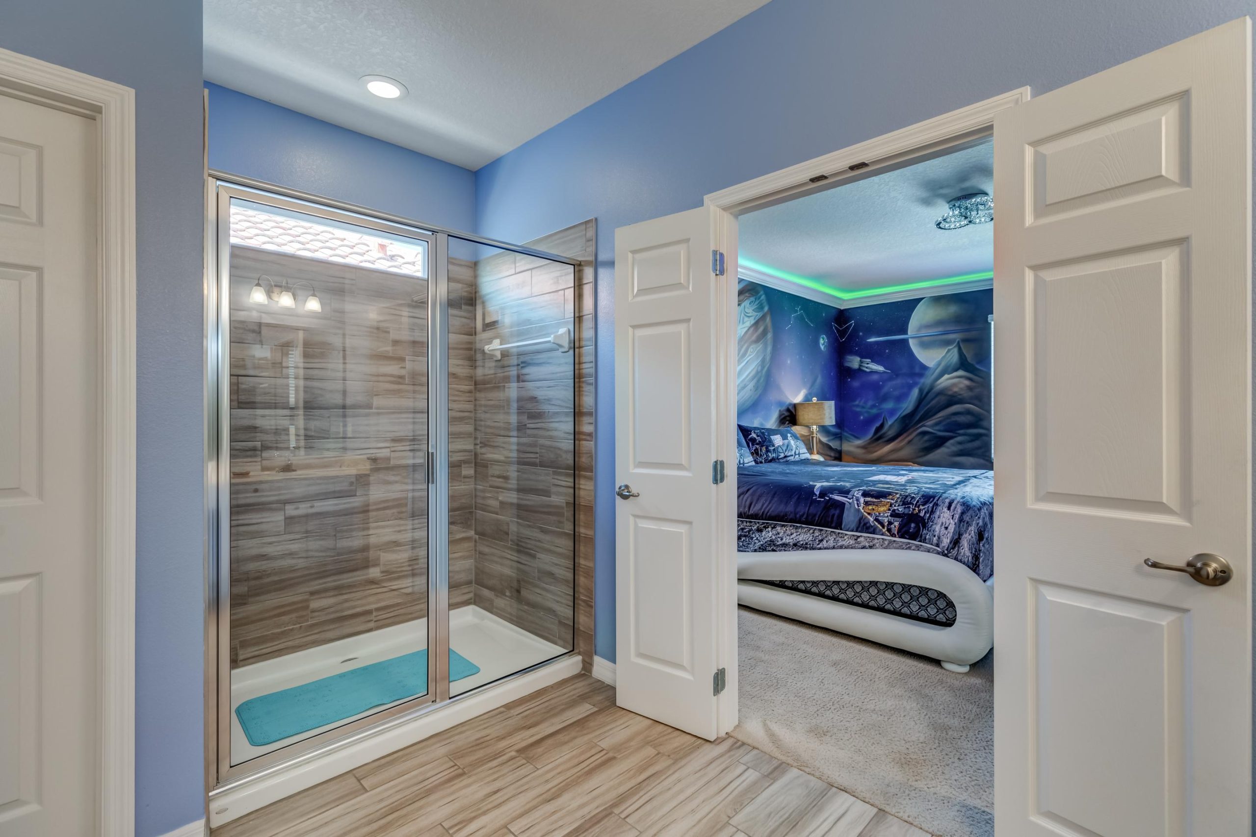 global themed home